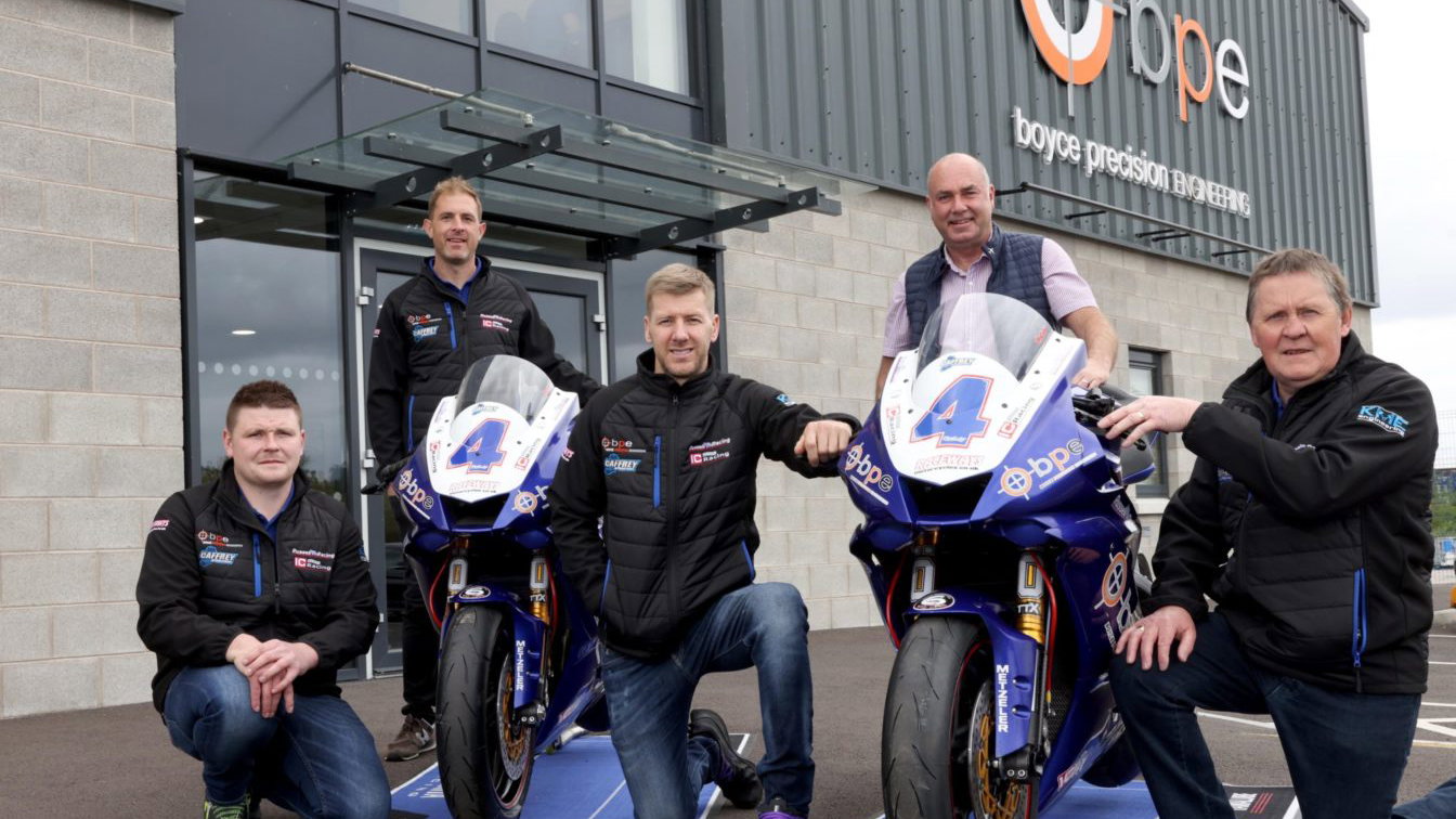 Ian Hutchinson R6 Yamaha